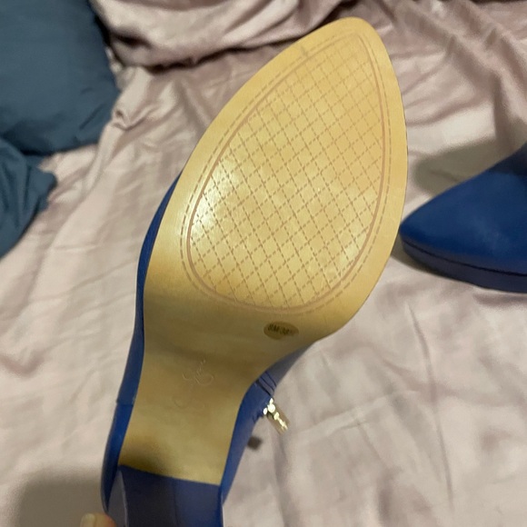 Blue, stacked heel pointed toe bootie - Picture 2 of 5